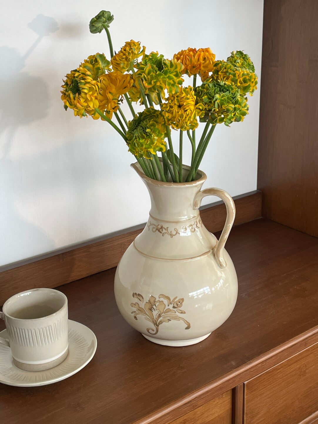 Vintage-Inspired Hand-Painted Ceramic Vase Collection – Decorative Floral Vessel