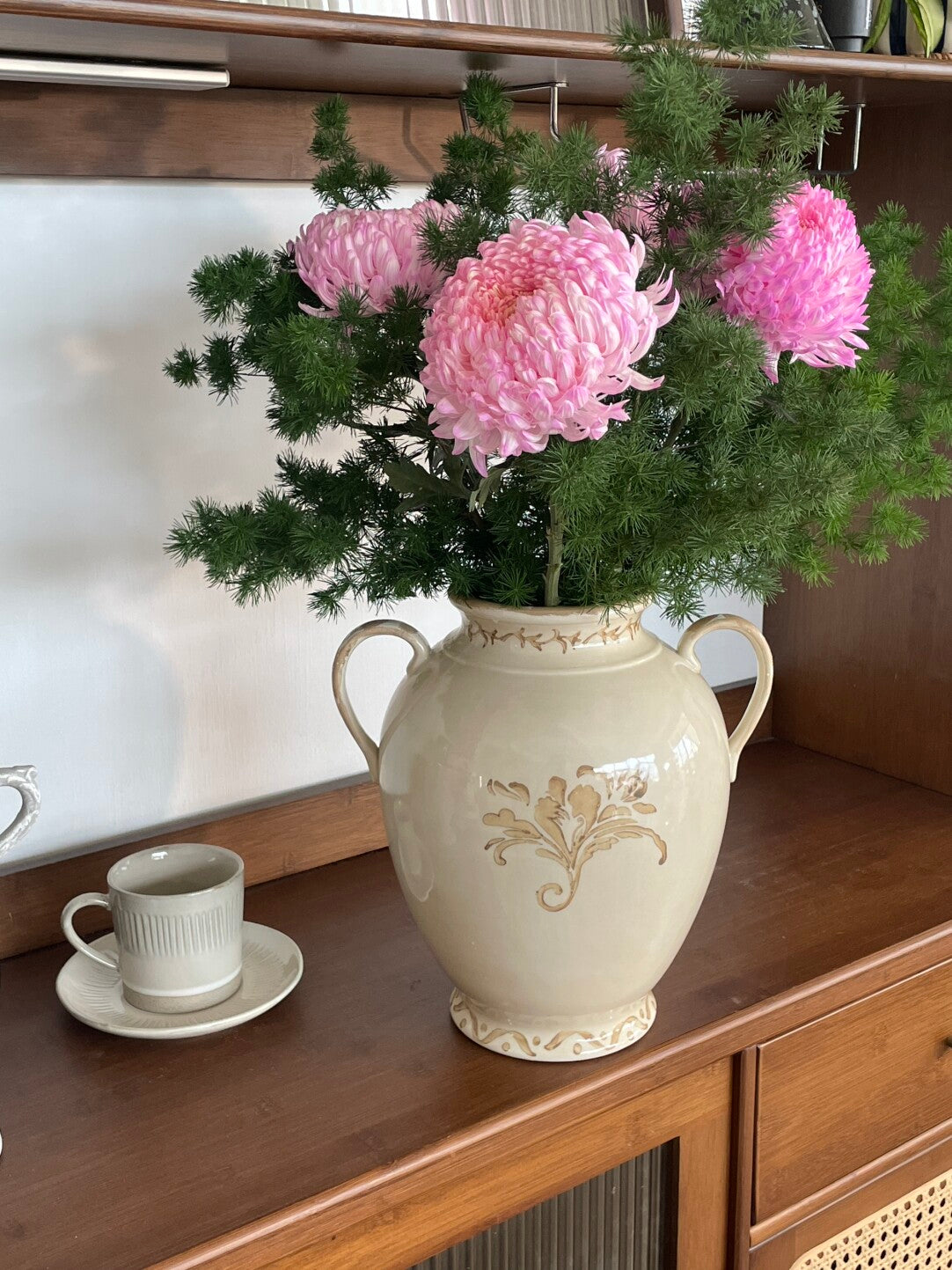 Vintage-Inspired Hand-Painted Ceramic Vase Collection – Decorative Floral Vessel
