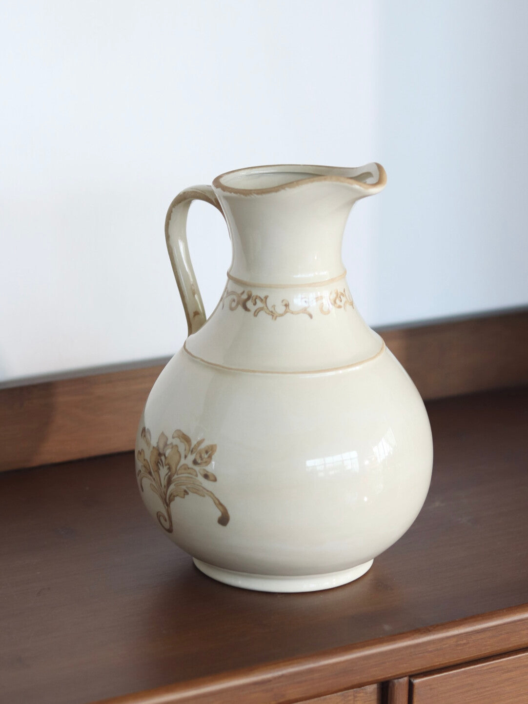Vintage-Inspired Hand-Painted Ceramic Vase Collection – Decorative Floral Vessel
