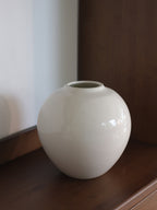 Modern Ceramic Sphere Vase – Minimalist Decorative Flower Vessel