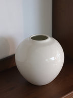 Modern Ceramic Sphere Vase – Minimalist Decorative Flower Vessel